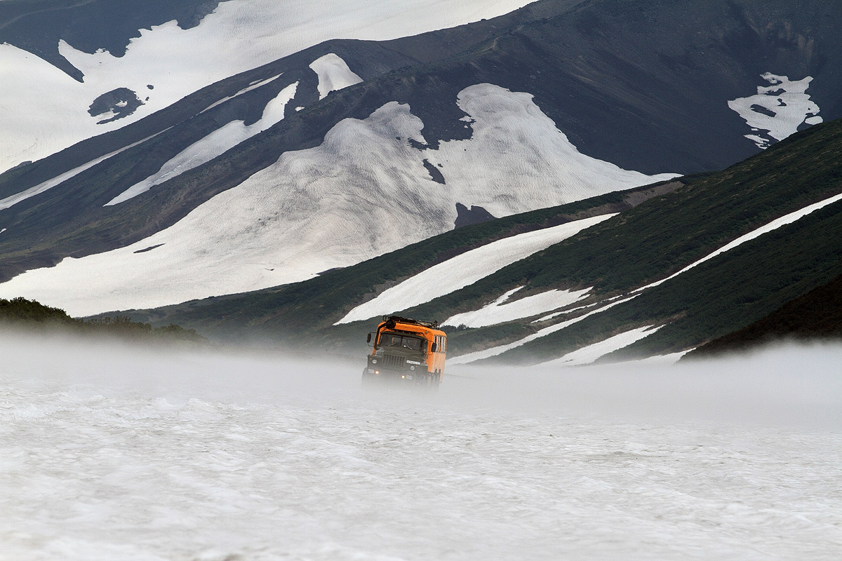 Durch den Dunst oder Nebel, ohne Straßen hier