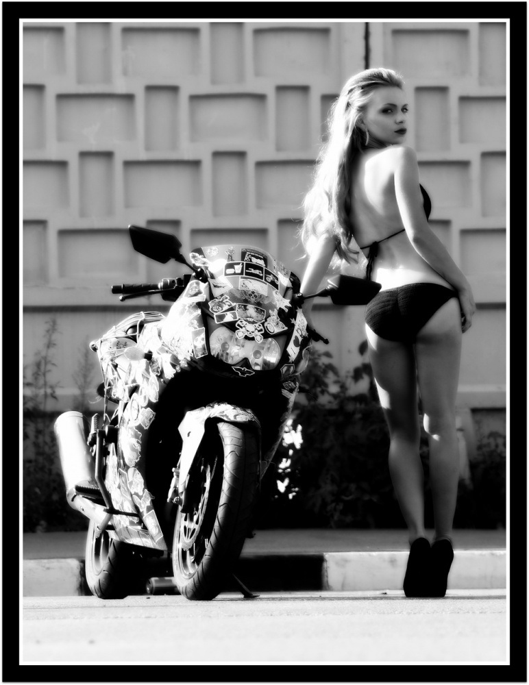Moto-Girl