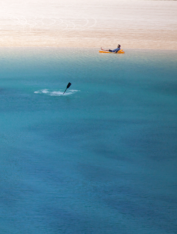 Mädchen mit einem Paddel