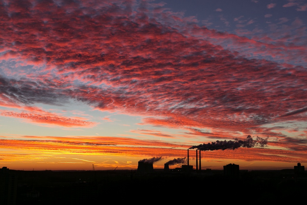 Sonnenuntergänge Sonnenuntergänge ... KWK-4 in den Strahlen der Dezember-solntsa2013