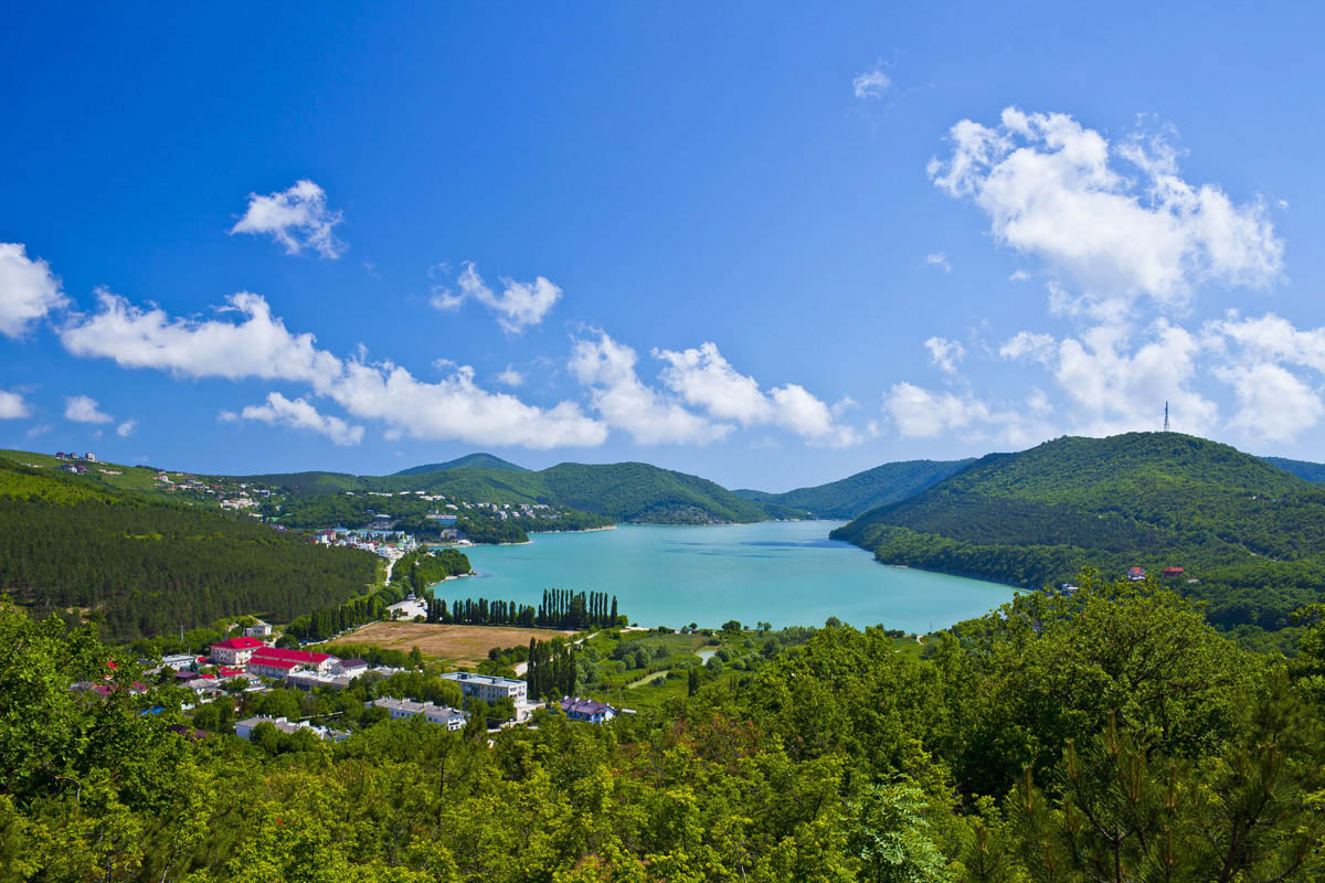 Perle der Berge. See Abrau