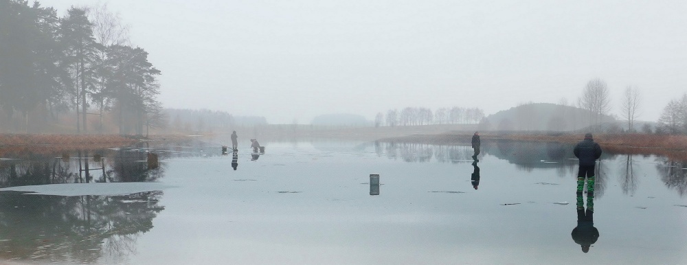 Zu Wasser, Aki auf dem Trockenen ...