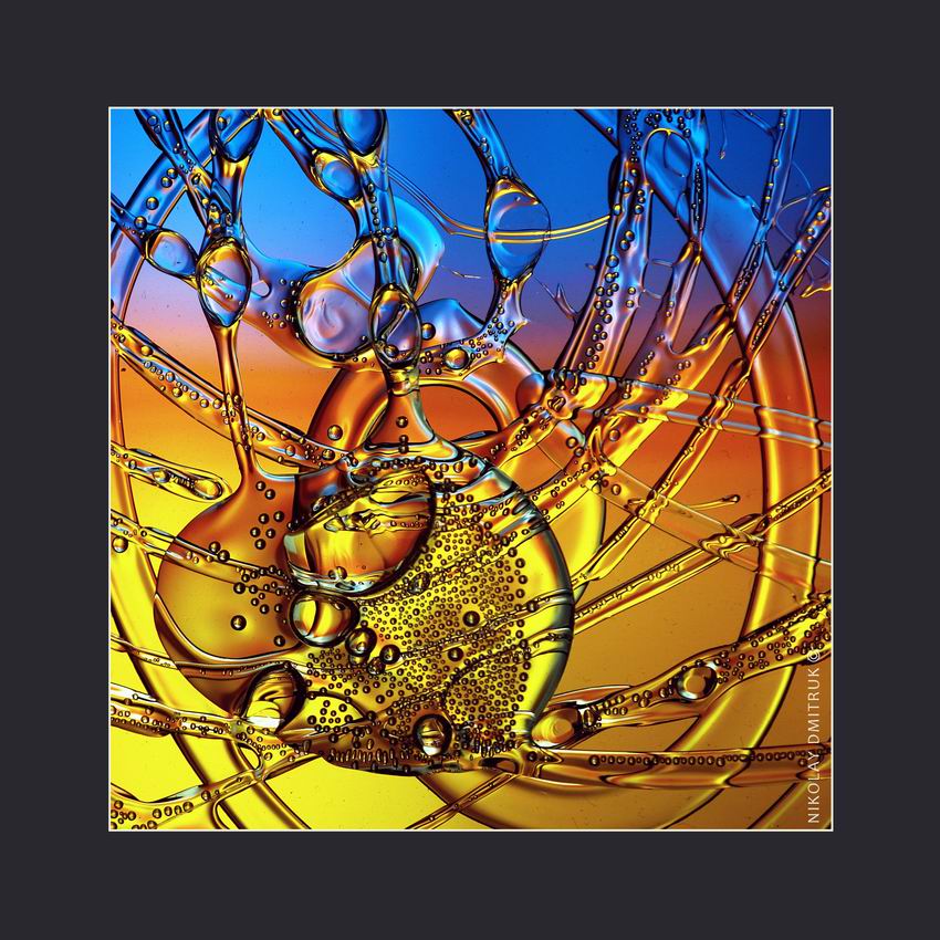 Radio Kaos-2. Autor der Arbeit. Glas