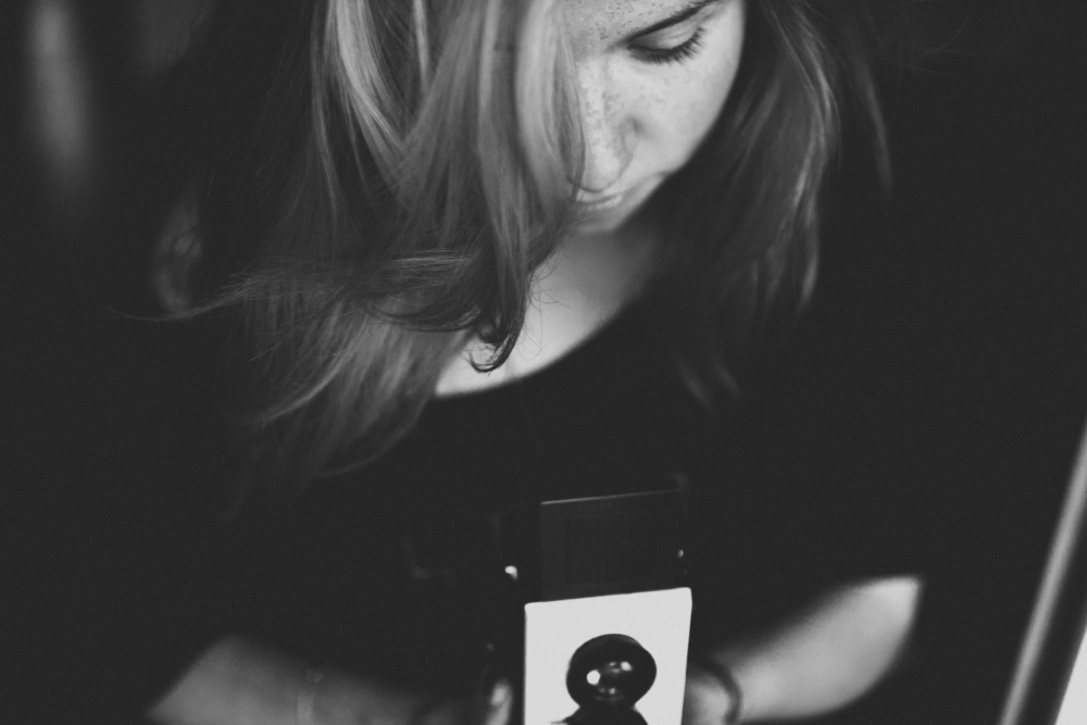 Mädchen mit Kamera / Mädchen mit der Kamera