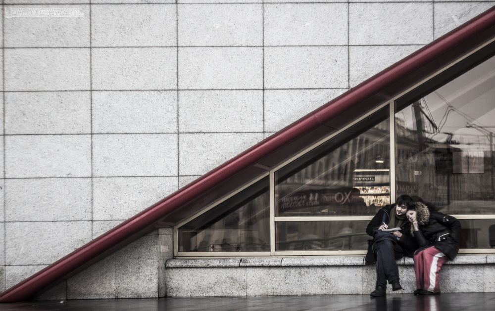 sie auf den Zug wartete ..