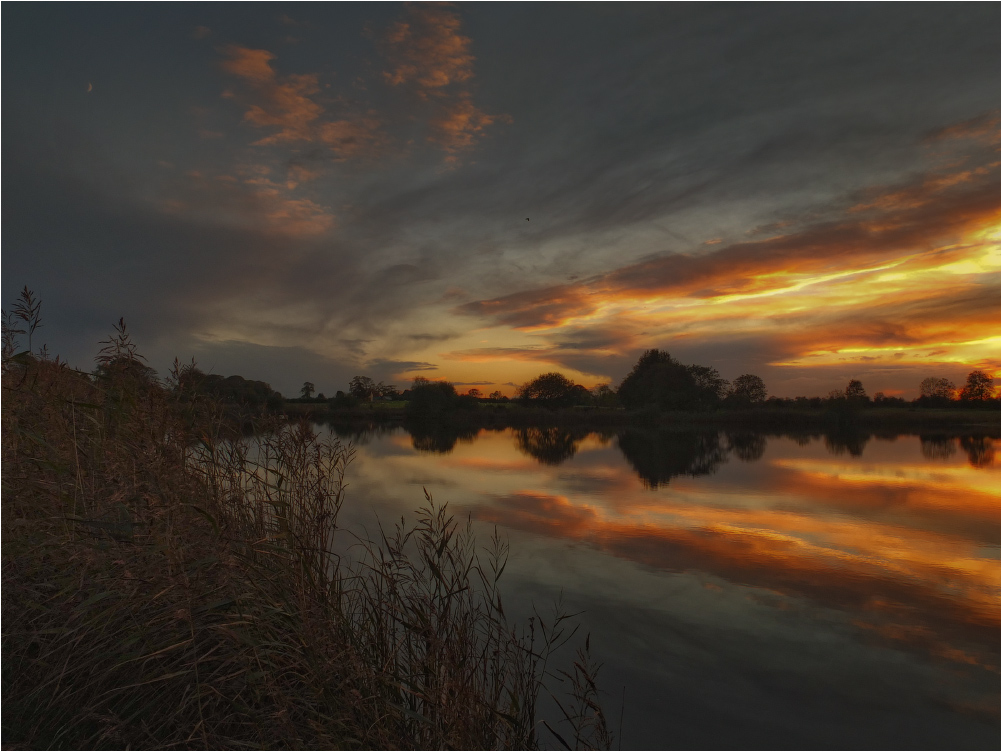 Über ... Sonnenuntergang, der Mond und die Vögel ...