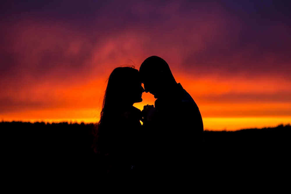 Olga und Sasha. Sehen Sie den Sonnenuntergang ....