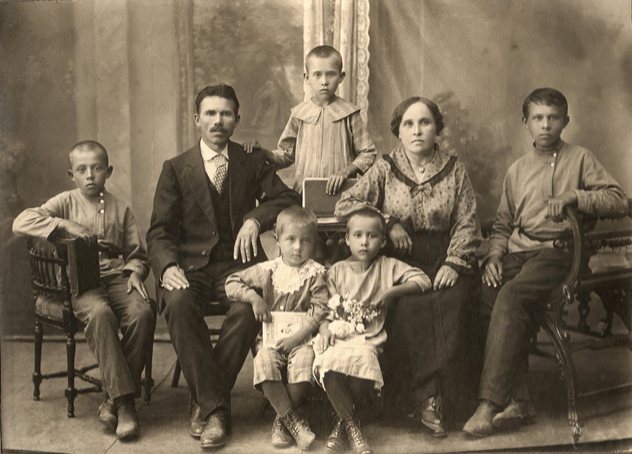 Von meiner Großmutter Fotoalbum. Familie