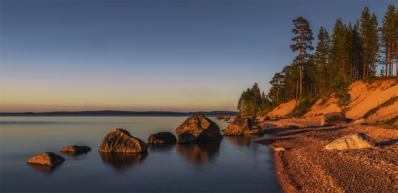 Kolvitsa See. Um Viertel vor Mitternacht.
