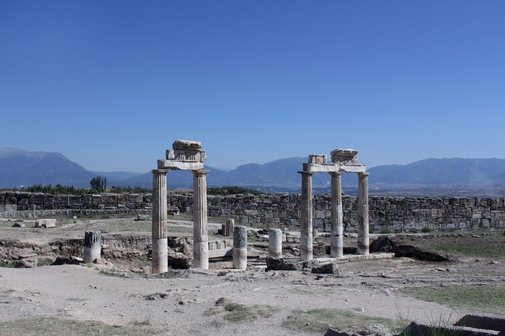 Die Ruinen des antiken Hierapolis.