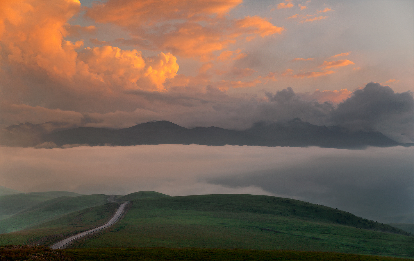 Straße zu den Wolken