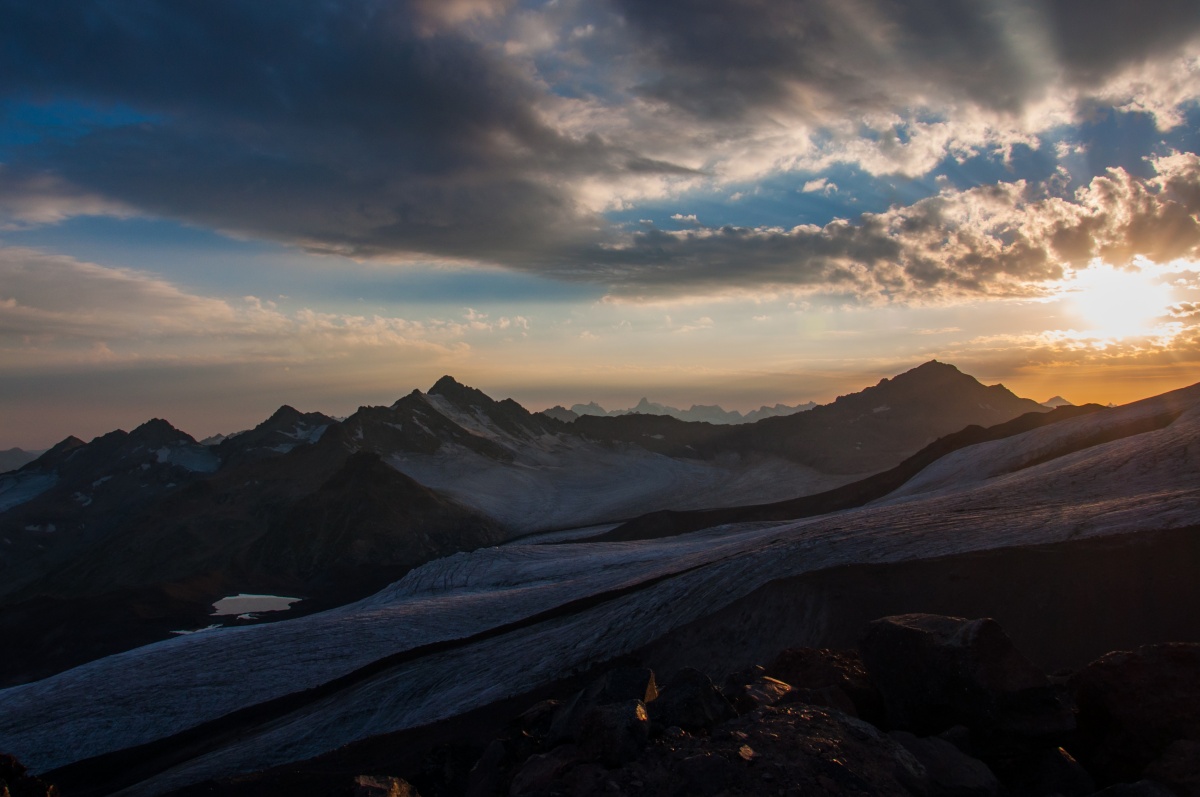 Sonnenuntergang auf dem Berg Elbrus