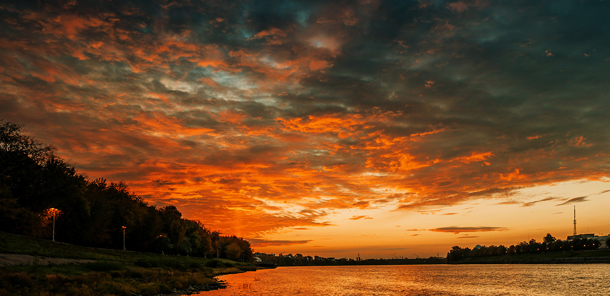 Dämmerung über den Fluss