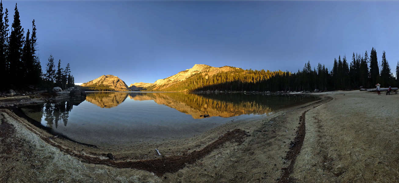 Abend auf dem See in der Nähe von Yosemite