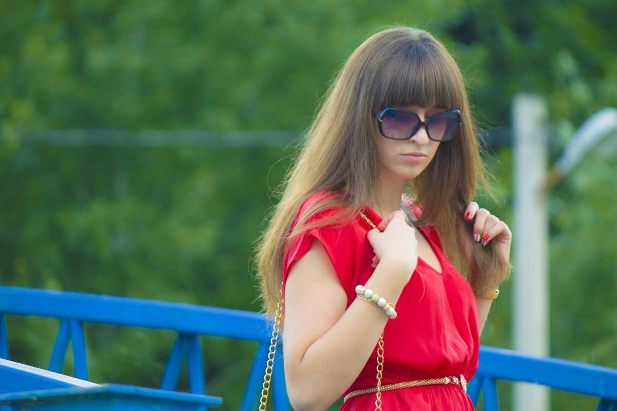 Mädchen auf der Brücke