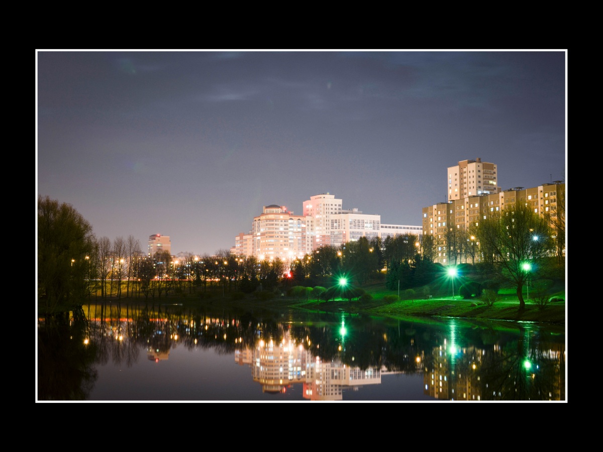 Freizeitpark in den Abend.