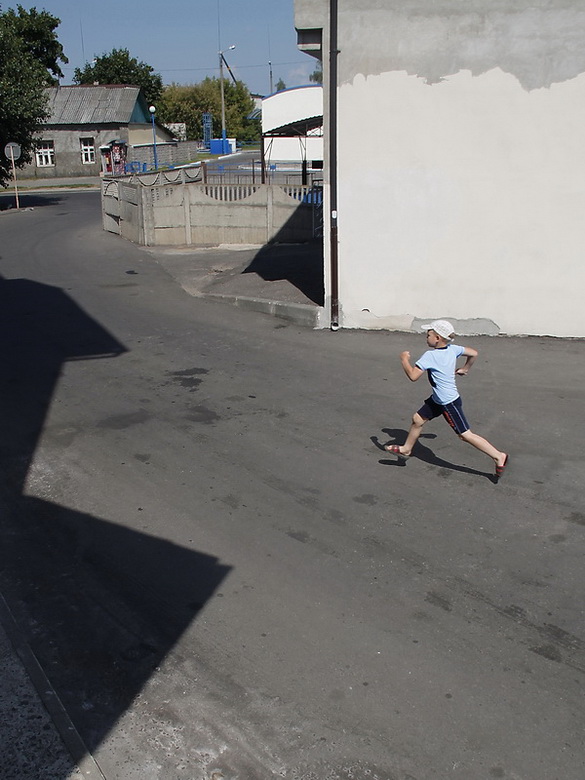 "Navel Schatten auf dem Zaun"