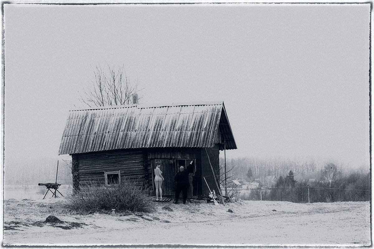 Grandma Seife, Enkelin Mila, Vase stand Busch wuchs Ziegen gehalten, Maulwürfe graben, Drähte gespannt ...