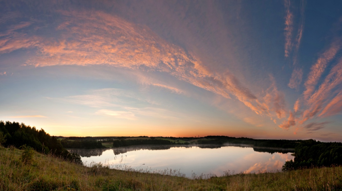 Dämmerung über dem See