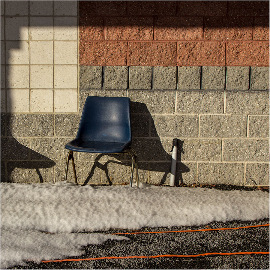 über den blauen Stuhl