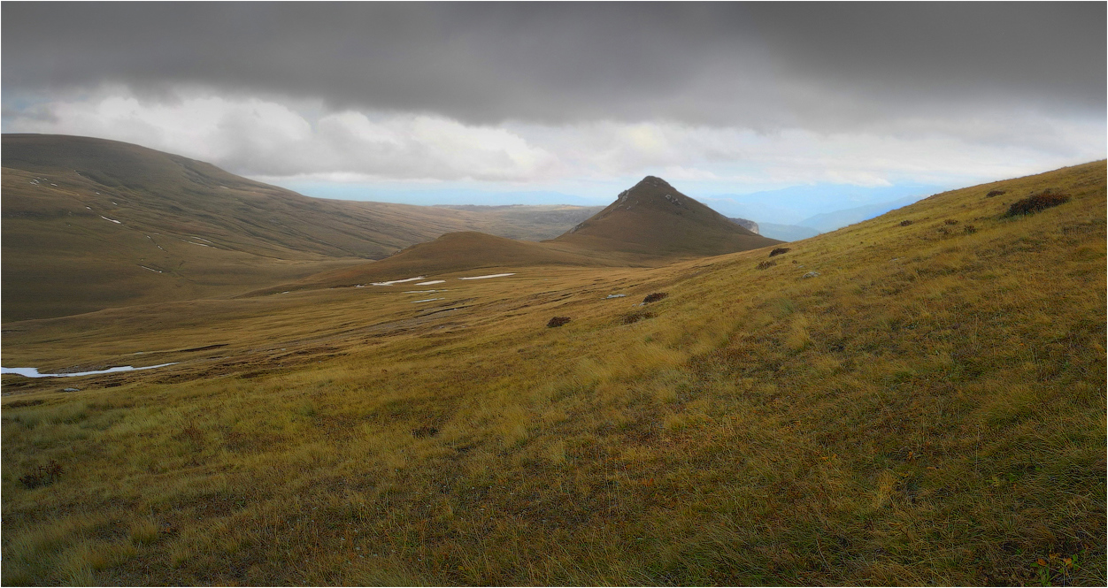 Pyramiden von den Bergen des Kaukasus