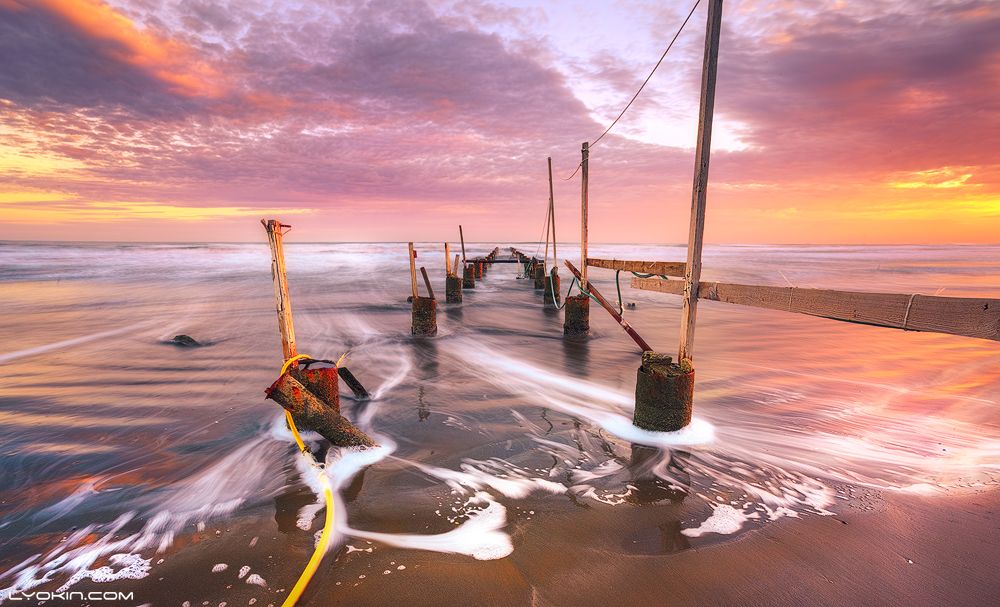 Dämmerung über dem Kaspischen Meer
