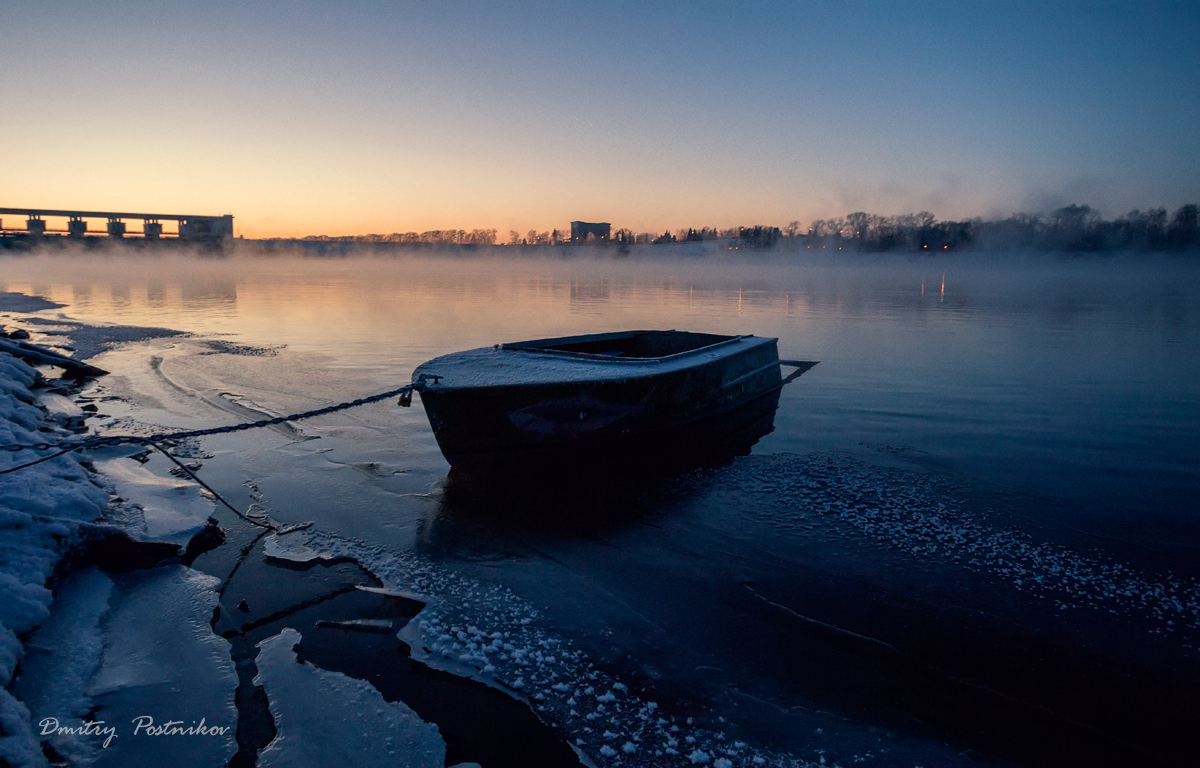 In der Dämmerung Nebel.