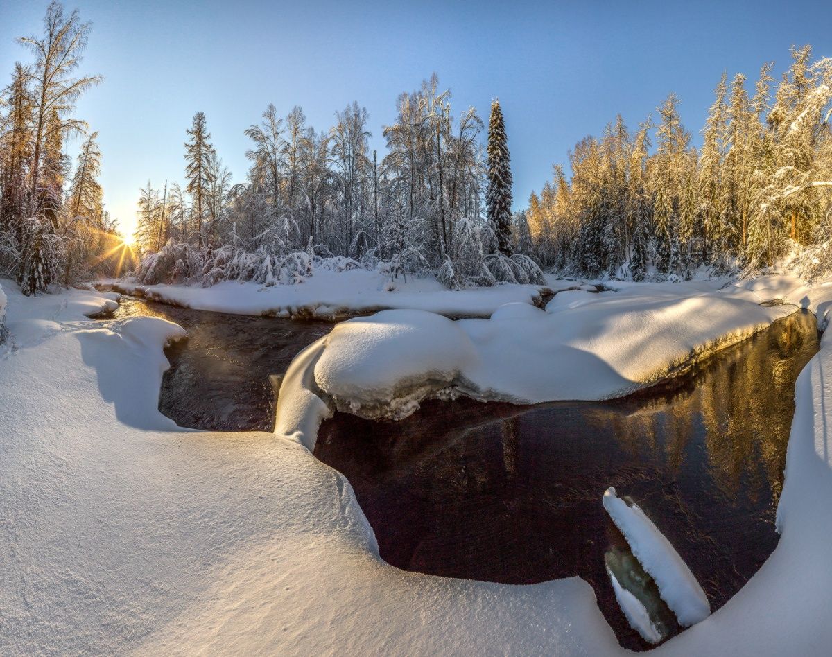 Schneebedeckten Ufer.