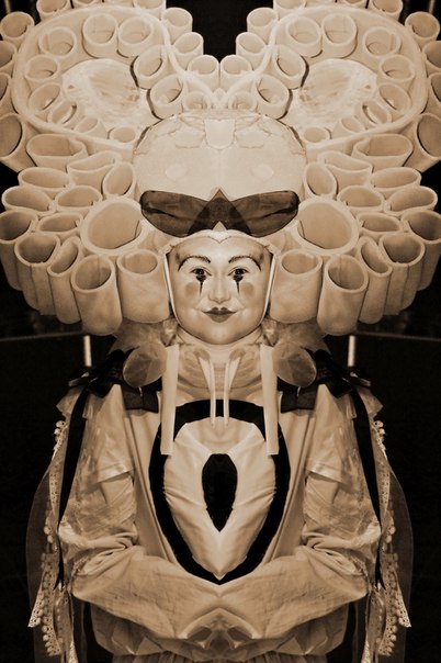 Puppe in der Reflexion