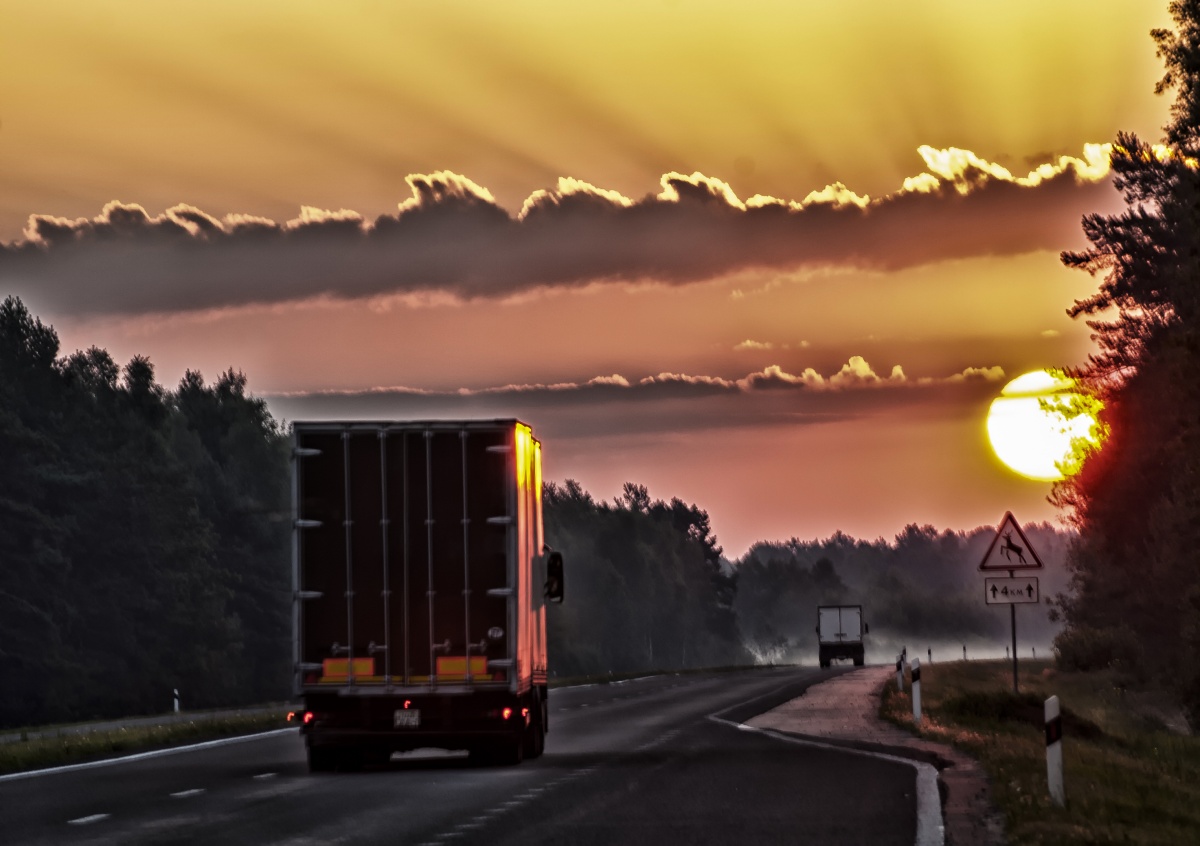 Autobahn Brest-Minsk.Rannee Morgen.