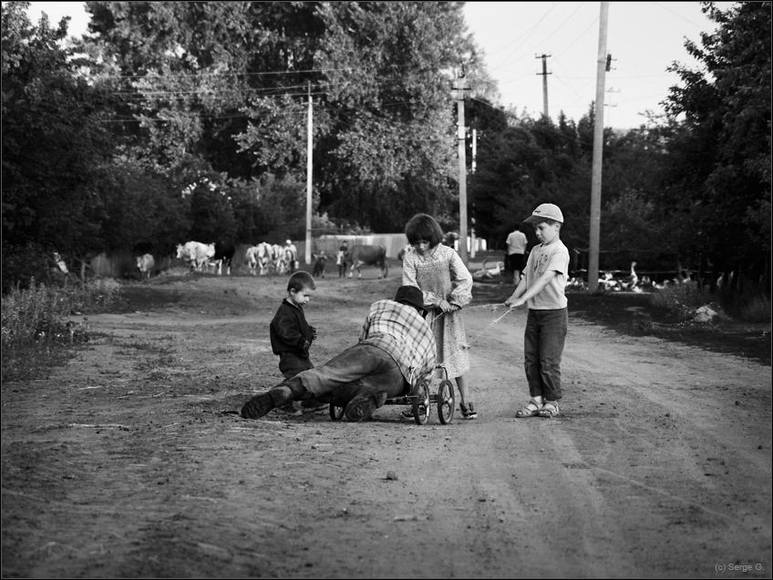 Ivan Fahrt durch das Dorf