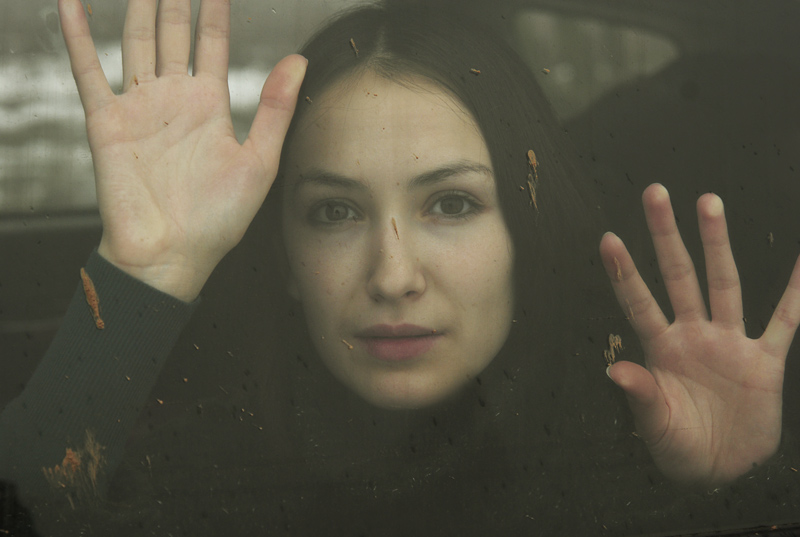 Augen in der Richtung durch