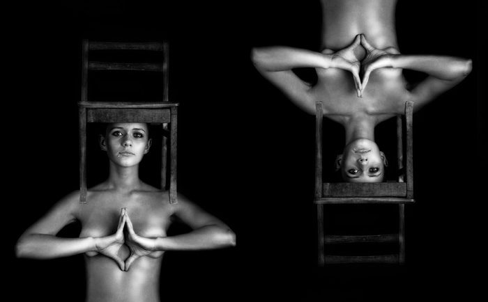 Das Mädchen mit den orangen Stuhl