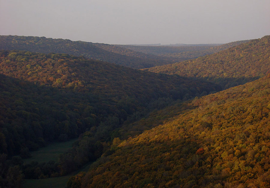 Abendschatten bedeckt das Tal