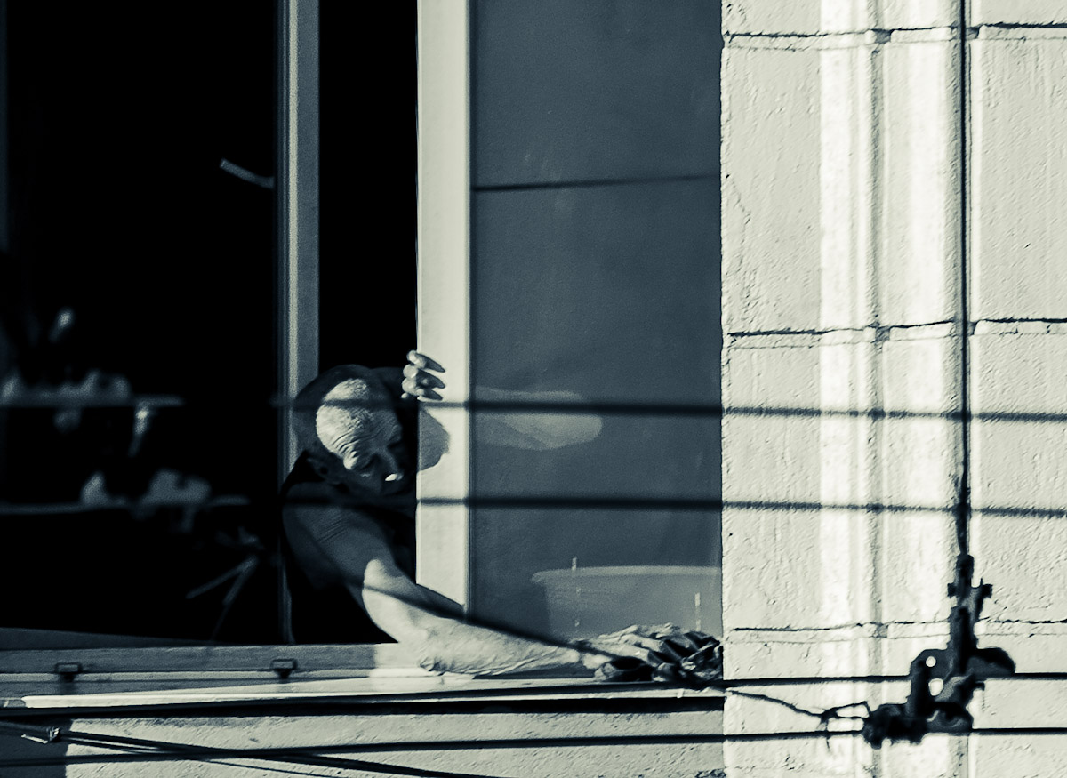 Wartet auf uns aus der Dunkelheit