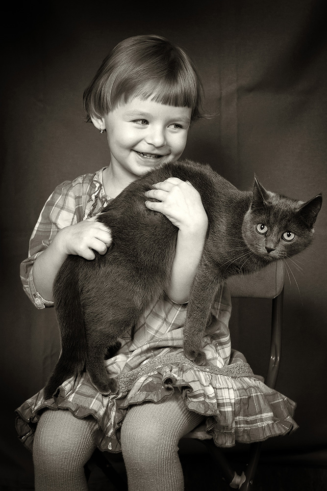 Dame mit einer Katze