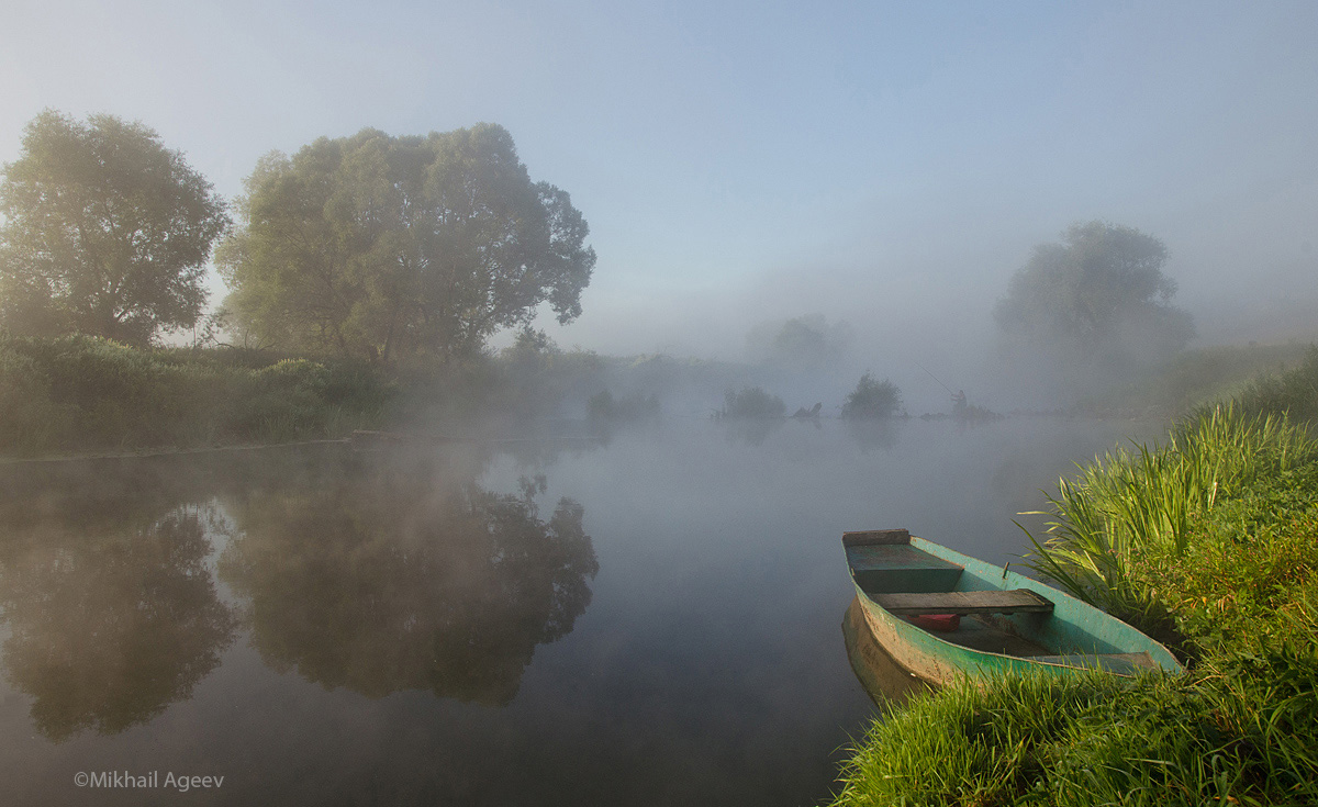 Auf der verschlafene Fluss Stille senkt