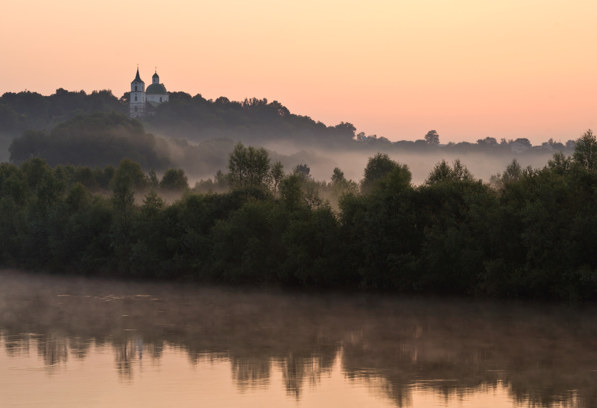 Der Fluss bewegt sich und bewegt sich nicht