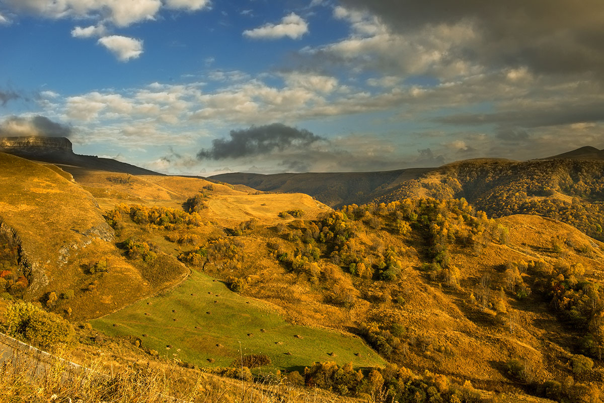 Auf dem Pass Gum-Bashi Herbst