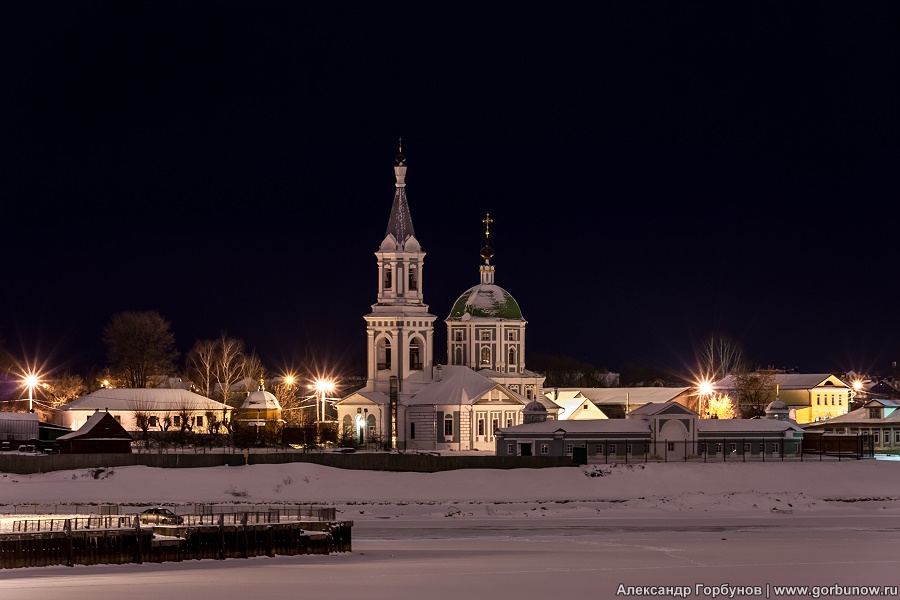 Die Wasserfläche von Winterschlaf