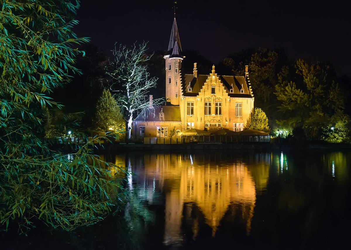 Nacht Schloss auf dem See der Liebe