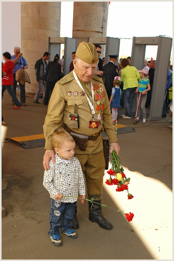 Verteilung der Blumen Junge pokaleniya