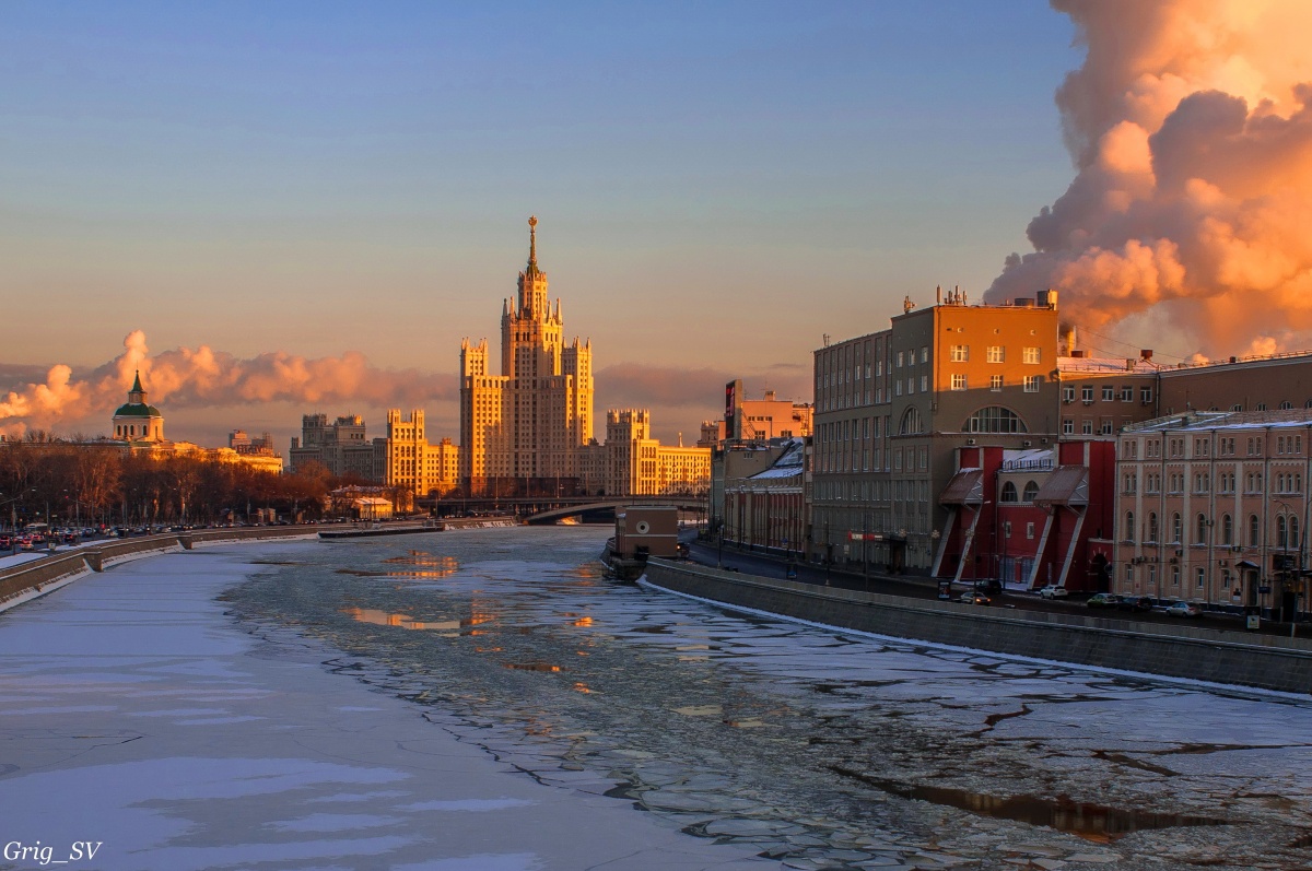 Mit Blick auf die Hochhäuser