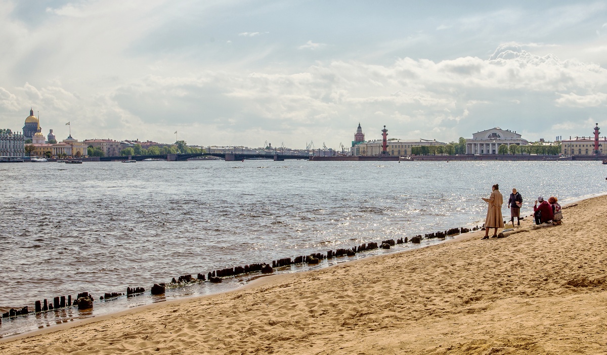Stadt über den Fluss.
