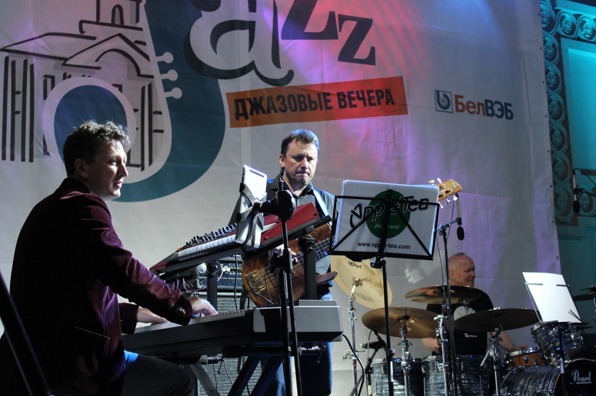 Jazz Abend in Minsk. Apple-Tee.