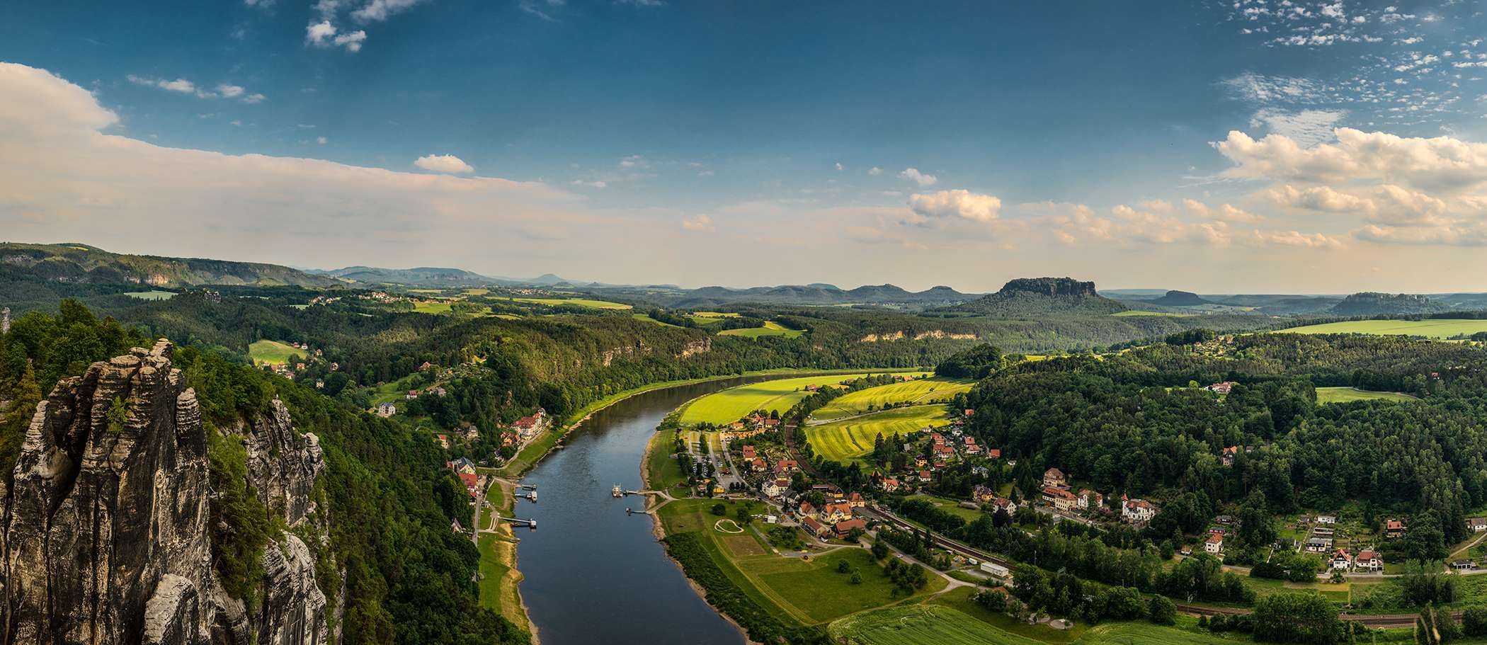 Bastei. Sicht auf die Ortschaft Rathen.