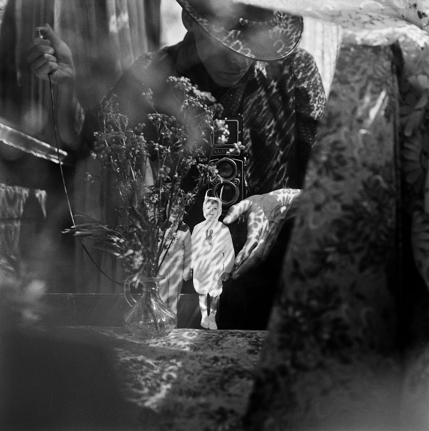 Sasha (Sasha Porträt gekleidet wie ein Kaninchen)