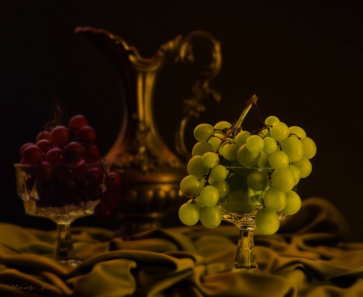 Mit grünen Trauben.