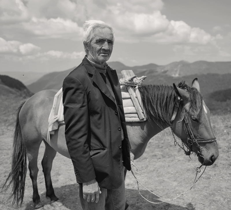 über Bergführerhaus ... und müde Pferd