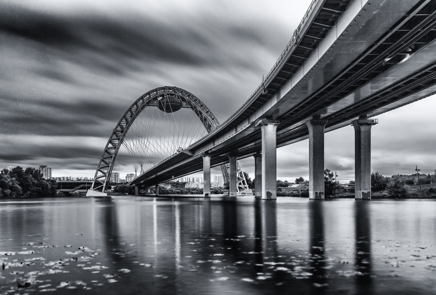 Moskau. Auf der Brücke ...